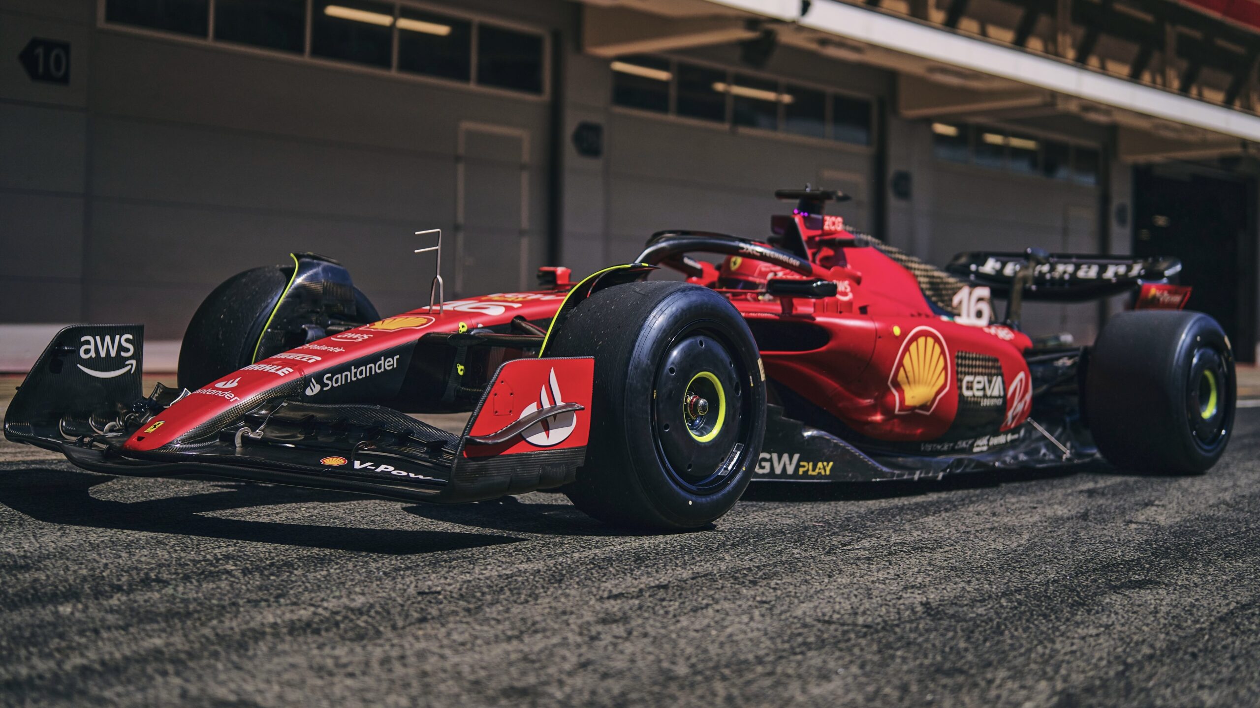 Test Pirelli Ferrari Leclerc