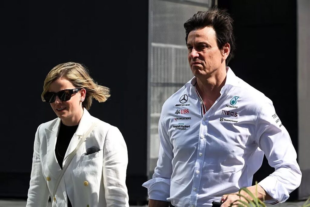 business f1 contro wolff